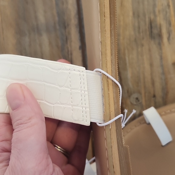 Universal Thread Sandals, 9 - Picture 6 of 7